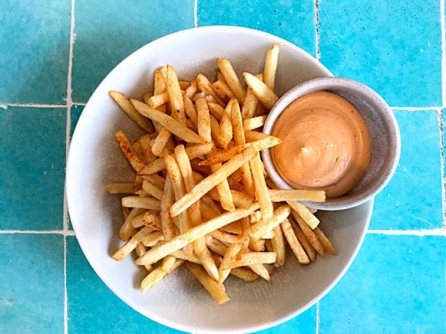 Side of shoestring chips with chipotle mayo