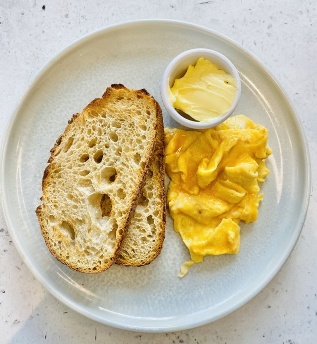 KIDS - Scrambled eggs & toast