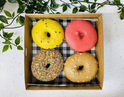 Donuts (Box of 4 Large) 