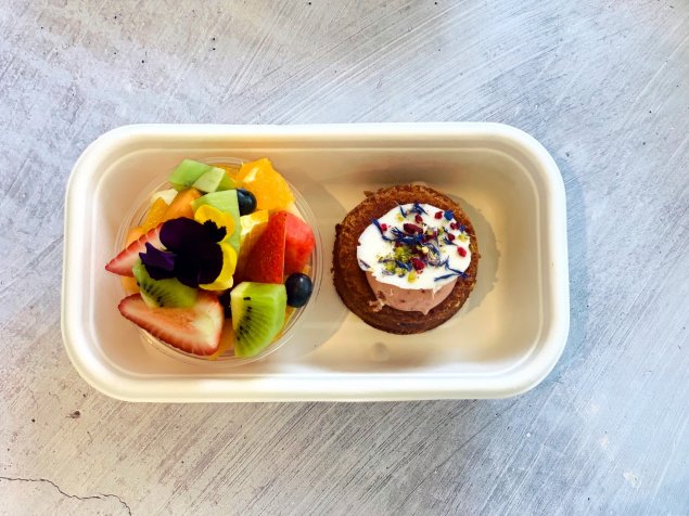 Individual All day box #5 - High tea cake & fruit cup